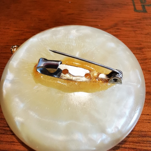 Unique Vintage Round Brooch Cherub Thai Dancer Aurora Borealis - Picture 8 of 12